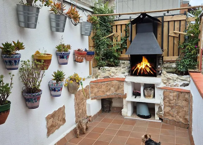 Attic, Walk To Park Gueell, Sagrada Familia, Metro Nearby