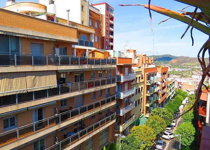 Attic, Walk To Park Gueell, Sagrada Familia, Metro Nearby *