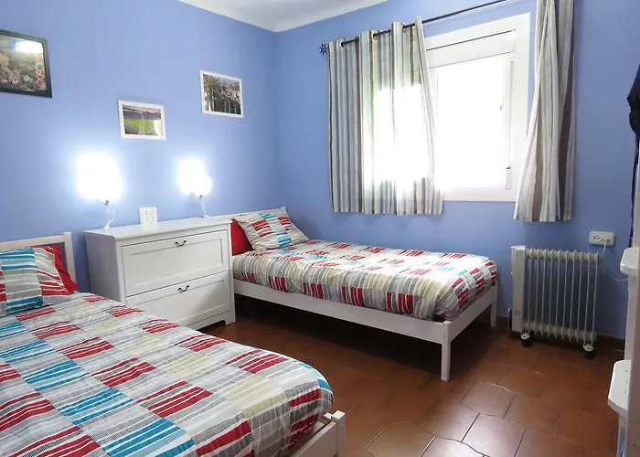 Attic, Walk To Park Gueell, Sagrada Familia, Metro Nearby * 巴塞罗那