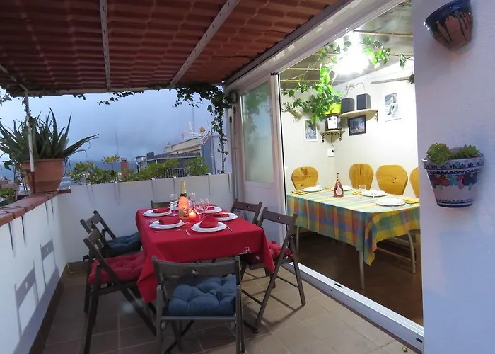 Attic, Walk To Park Gueell, Sagrada Familia, Metro Nearby 巴塞罗那