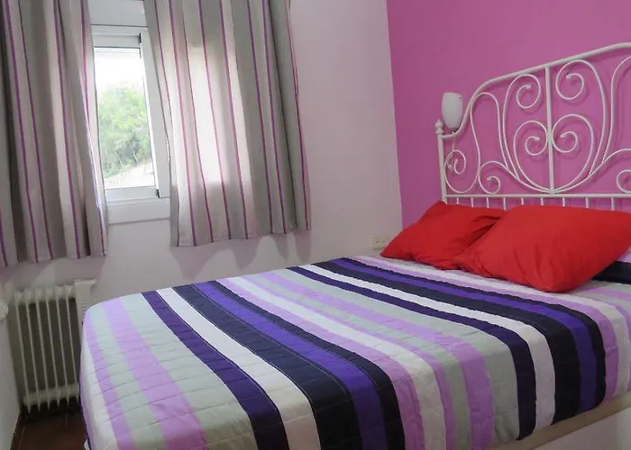 Attic, Walk To Park Gueell, Sagrada Familia, Metro Nearby