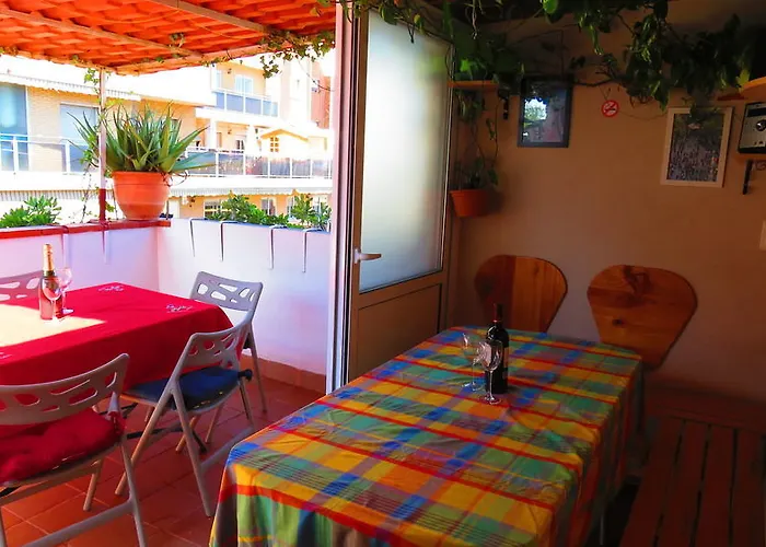 Attic, Walk To Park Gueell, Sagrada Familia, Metro Nearby *