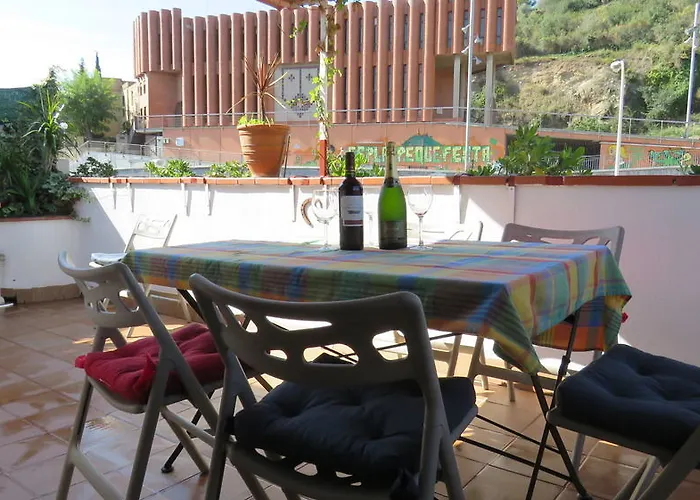 Attic, Walk To Park Gueell, Sagrada Familia, Metro Nearby 公寓