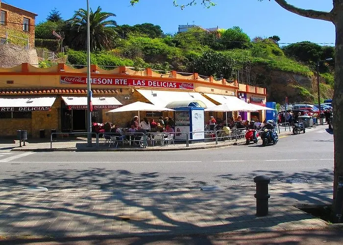 Attic, Walk To Park Gueell, Sagrada Familia, Metro Nearby 巴塞罗那