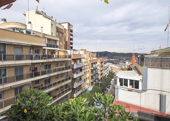 Attic, Walk To Park Gueell, Sagrada Familia, Metro Nearby 巴塞罗那